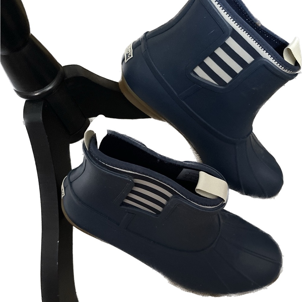 NAVY SPERRY ANKLE SLIP ON RAIN BOOT